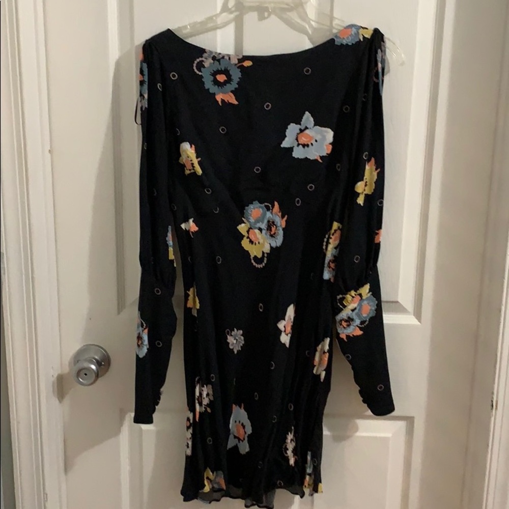 Mini dress with open shoulder